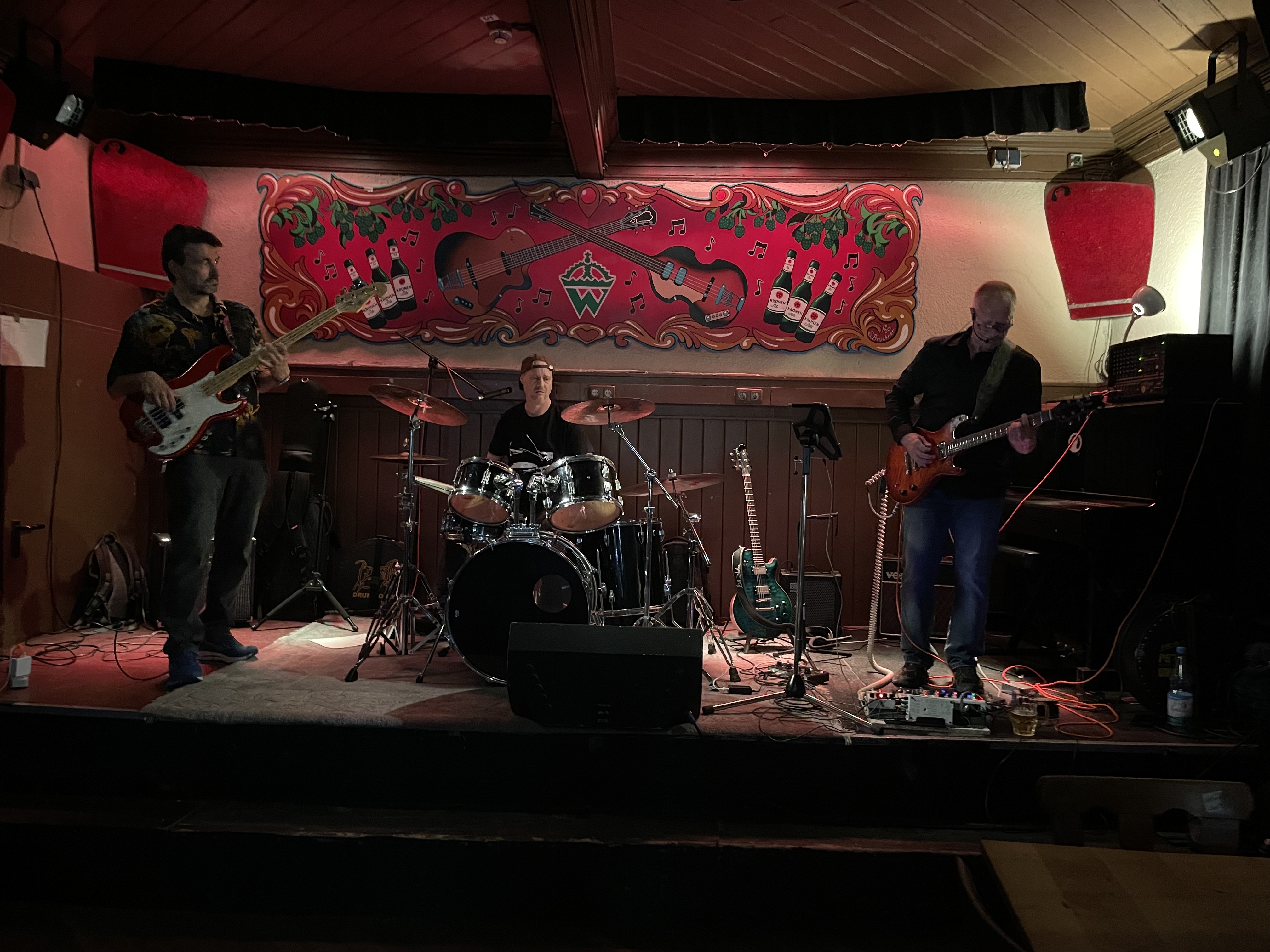 agath3 live in der Krone Kneipe Darmstadt, Juni 2025